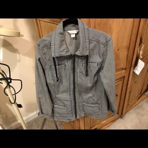 Very cute jacket with several pockets hardly worn